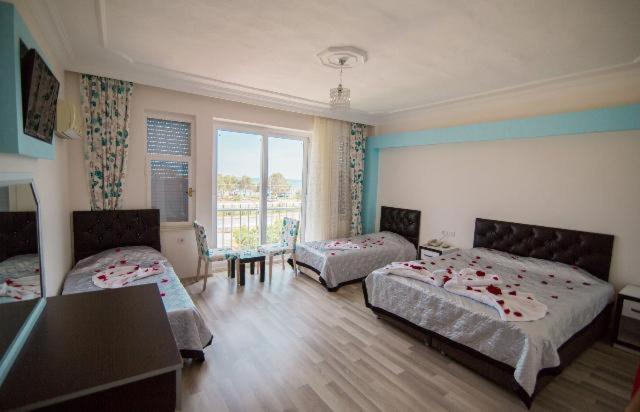 Deniz Hotel Финике Екстериор снимка