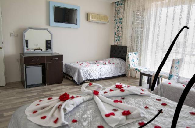Deniz Hotel Финике Екстериор снимка