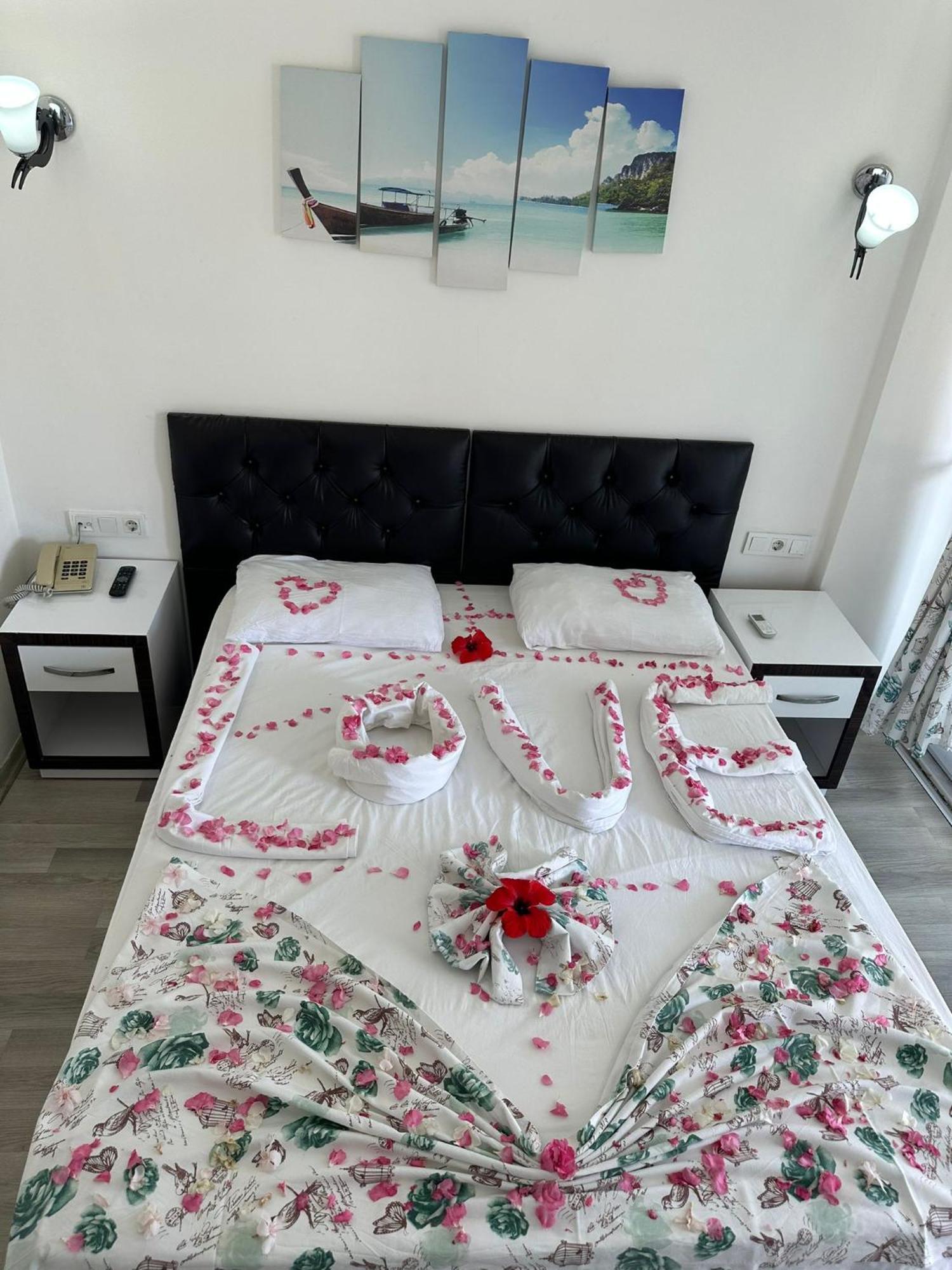 Deniz Hotel Финике Екстериор снимка
