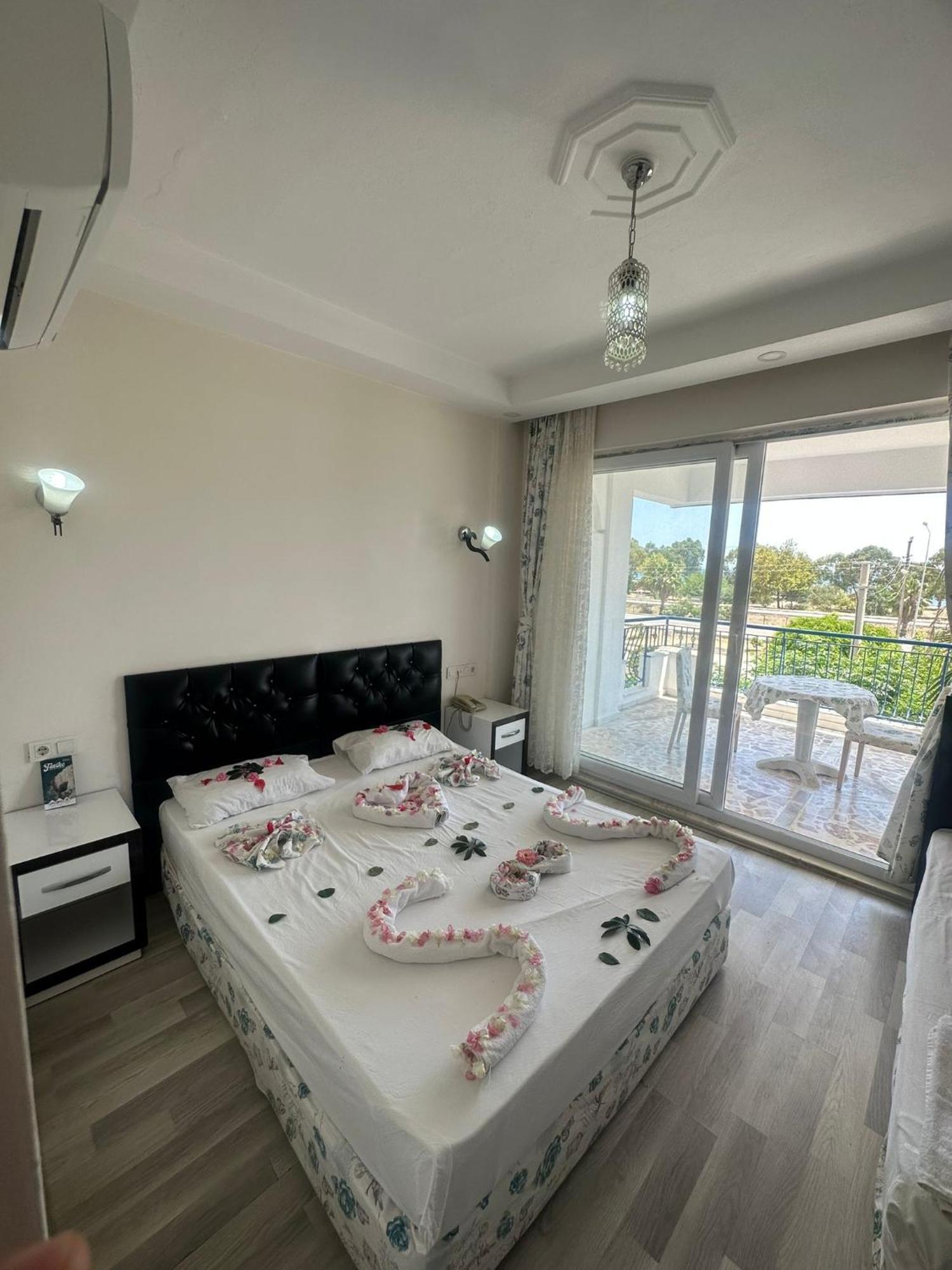 Deniz Hotel Финике Екстериор снимка